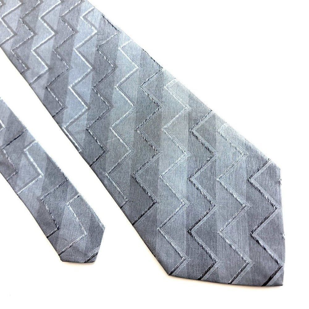 Jones New York Gray Zig‎ Zag Striped Woven Short Silk Tie
